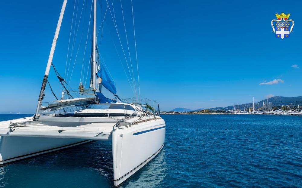 Cruise on a multihull in Antibes