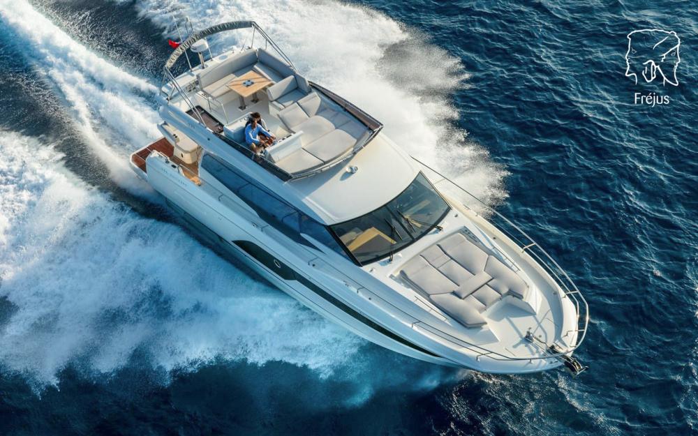 Yacht charter in Fréjus