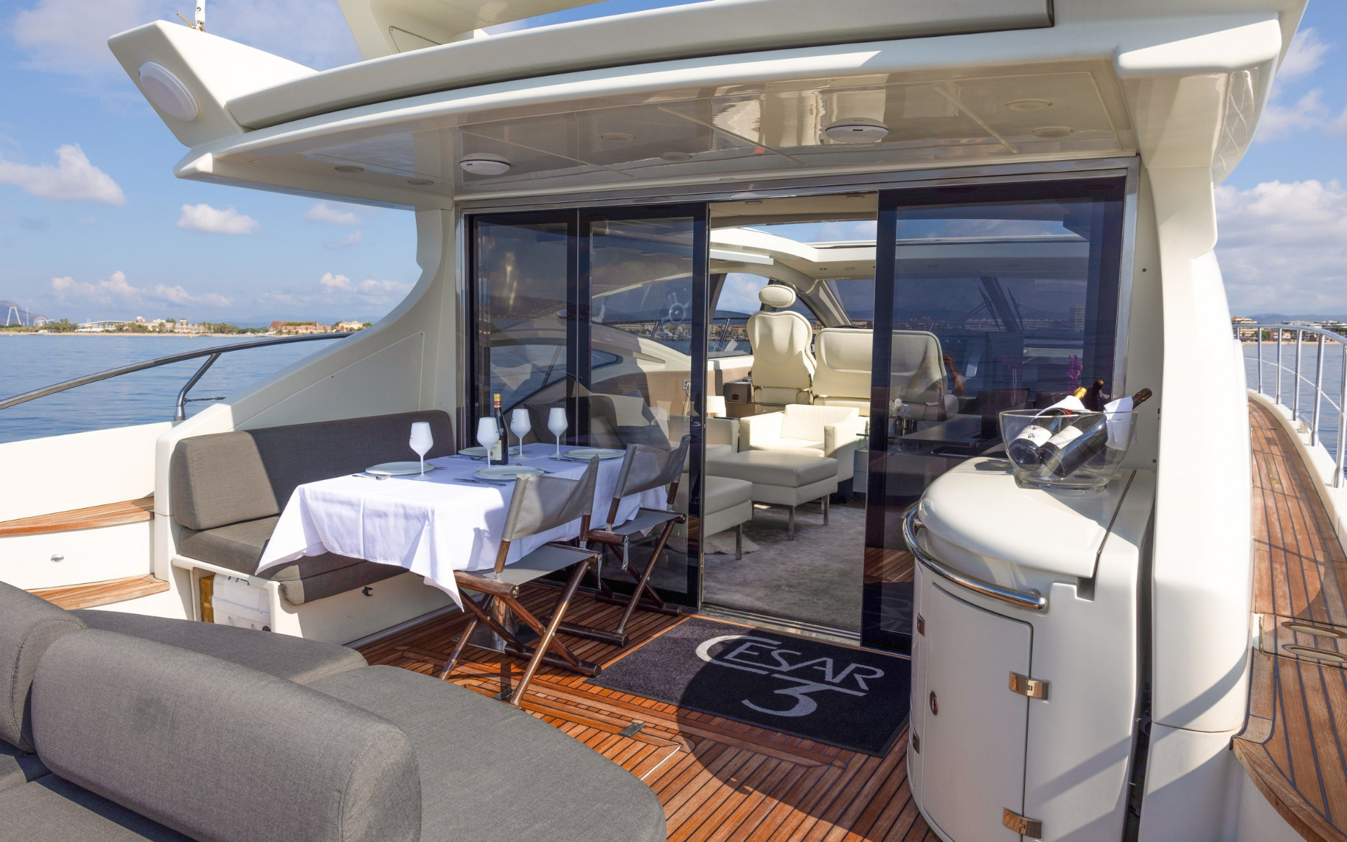 Yachtsselection rental AZIMUT 68S