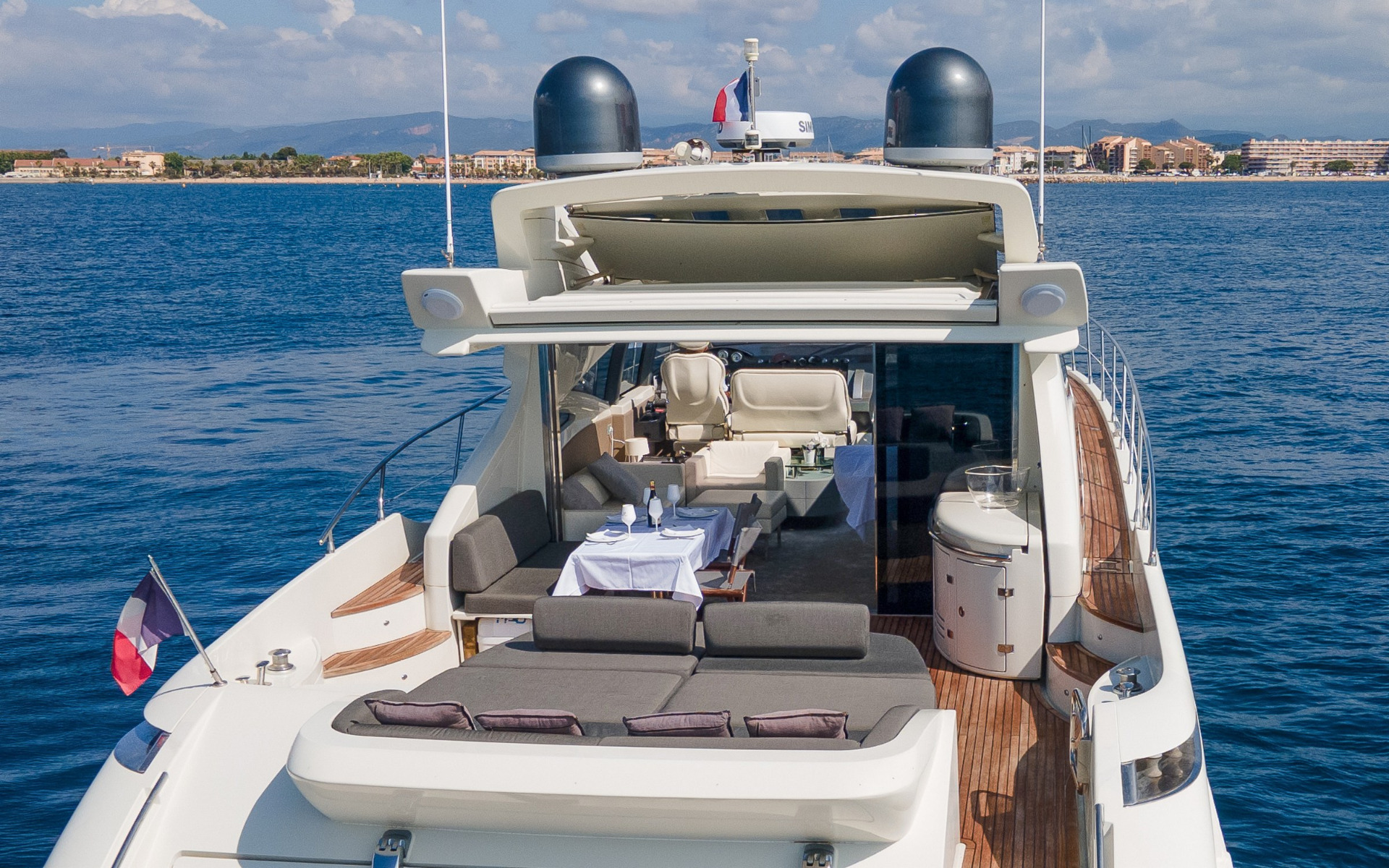 Yachtsselection rental AZIMUT 68S