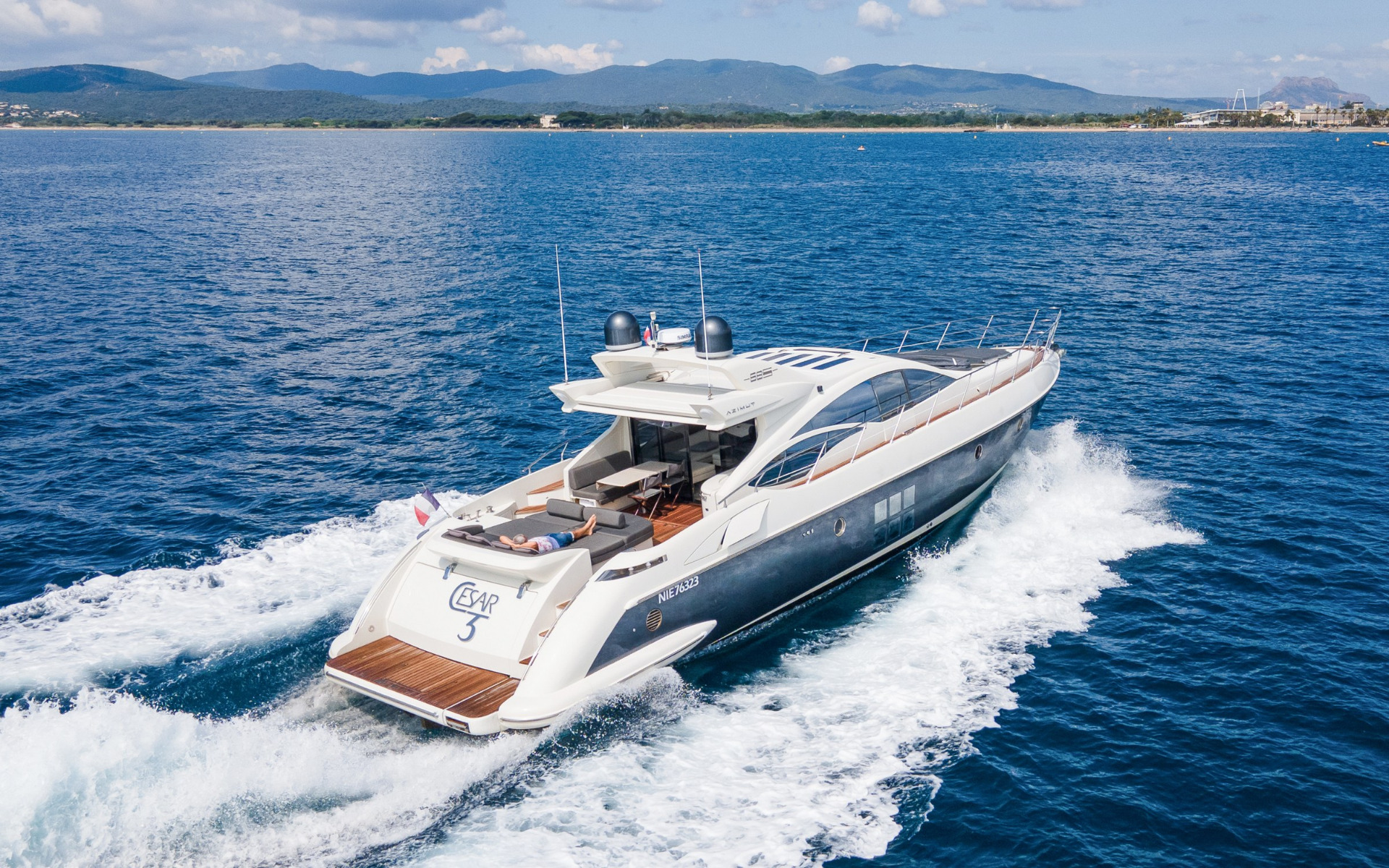 Yachtsselection rental AZIMUT 68S