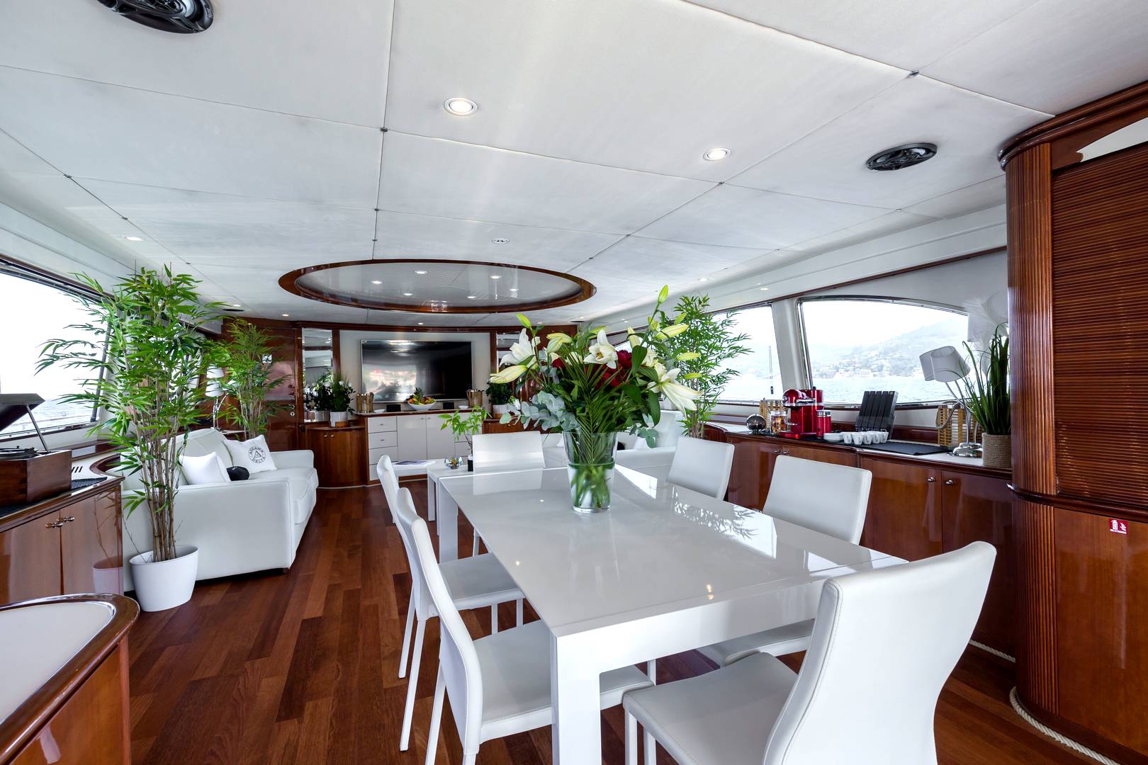 Yachts charter AZIMUT 100