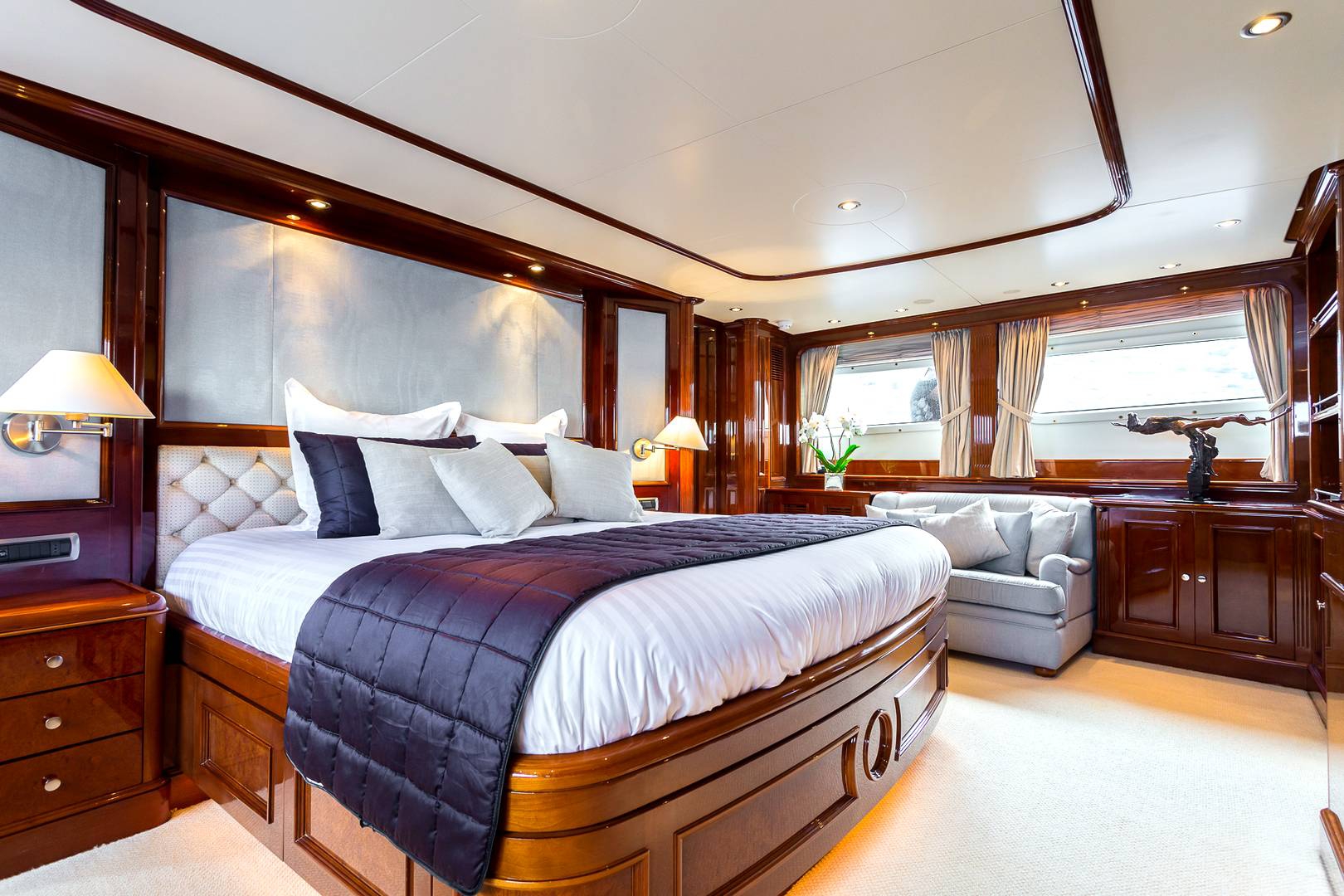 Yachts charter BENETTI 115