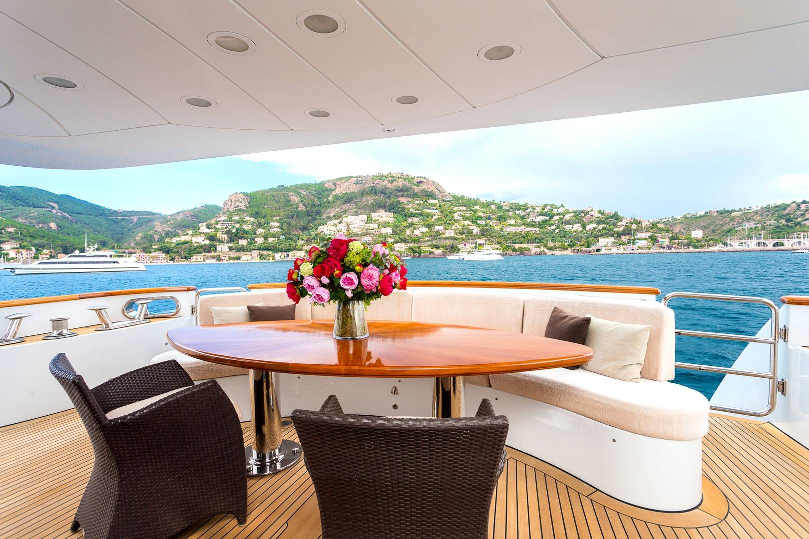 Yachts charter BENETTI 115