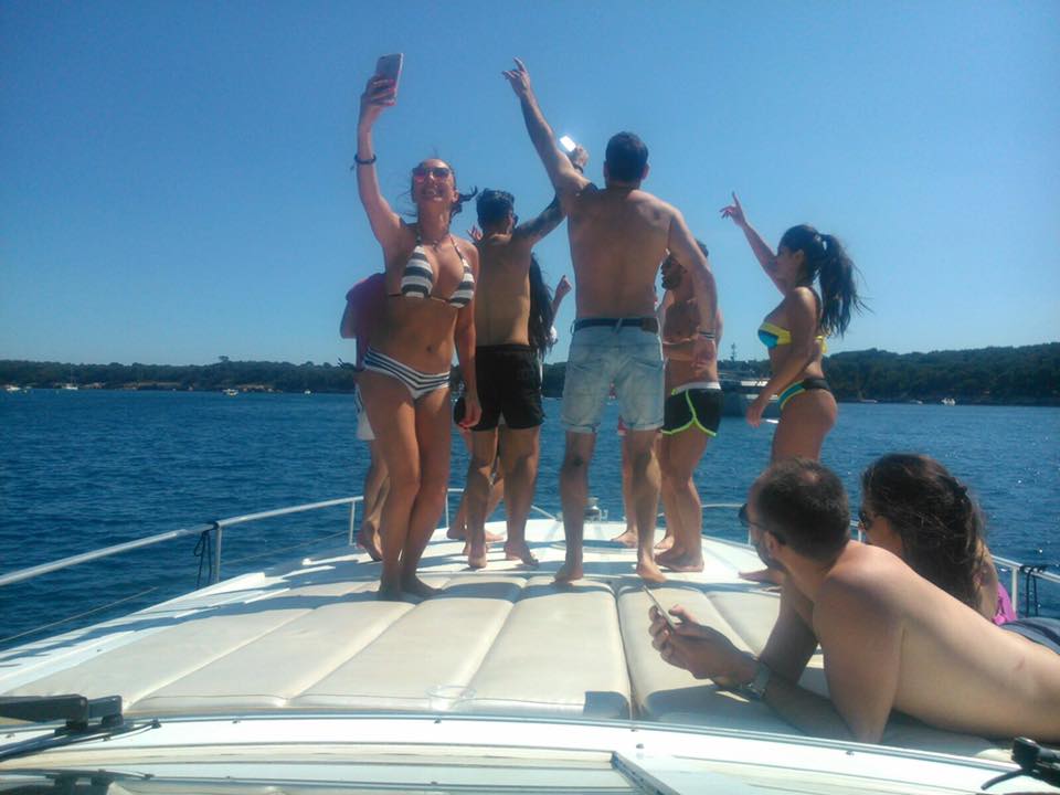 Birthday boat rental