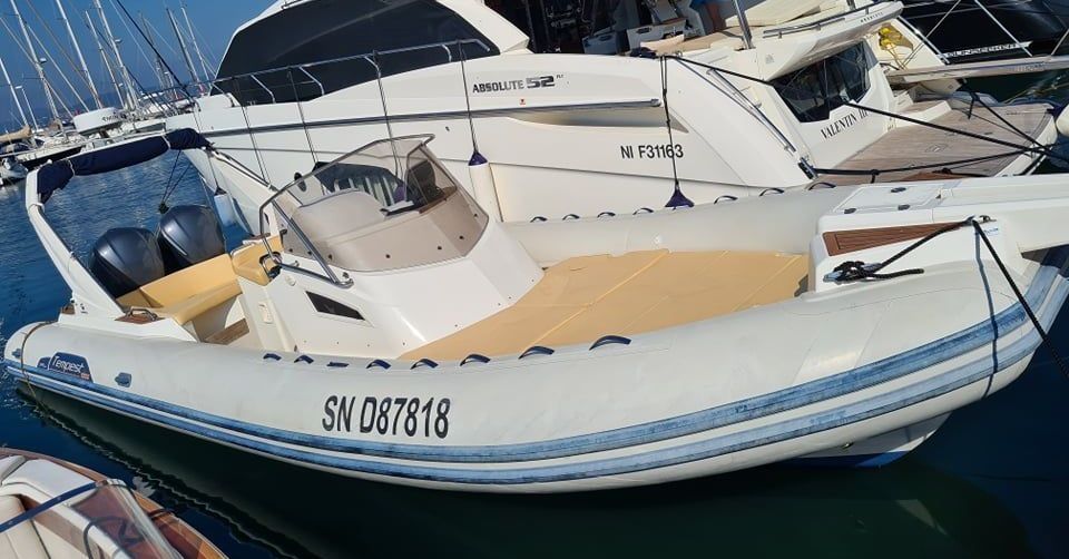 Yachts rental CAPELLI Tempest 1000 Open