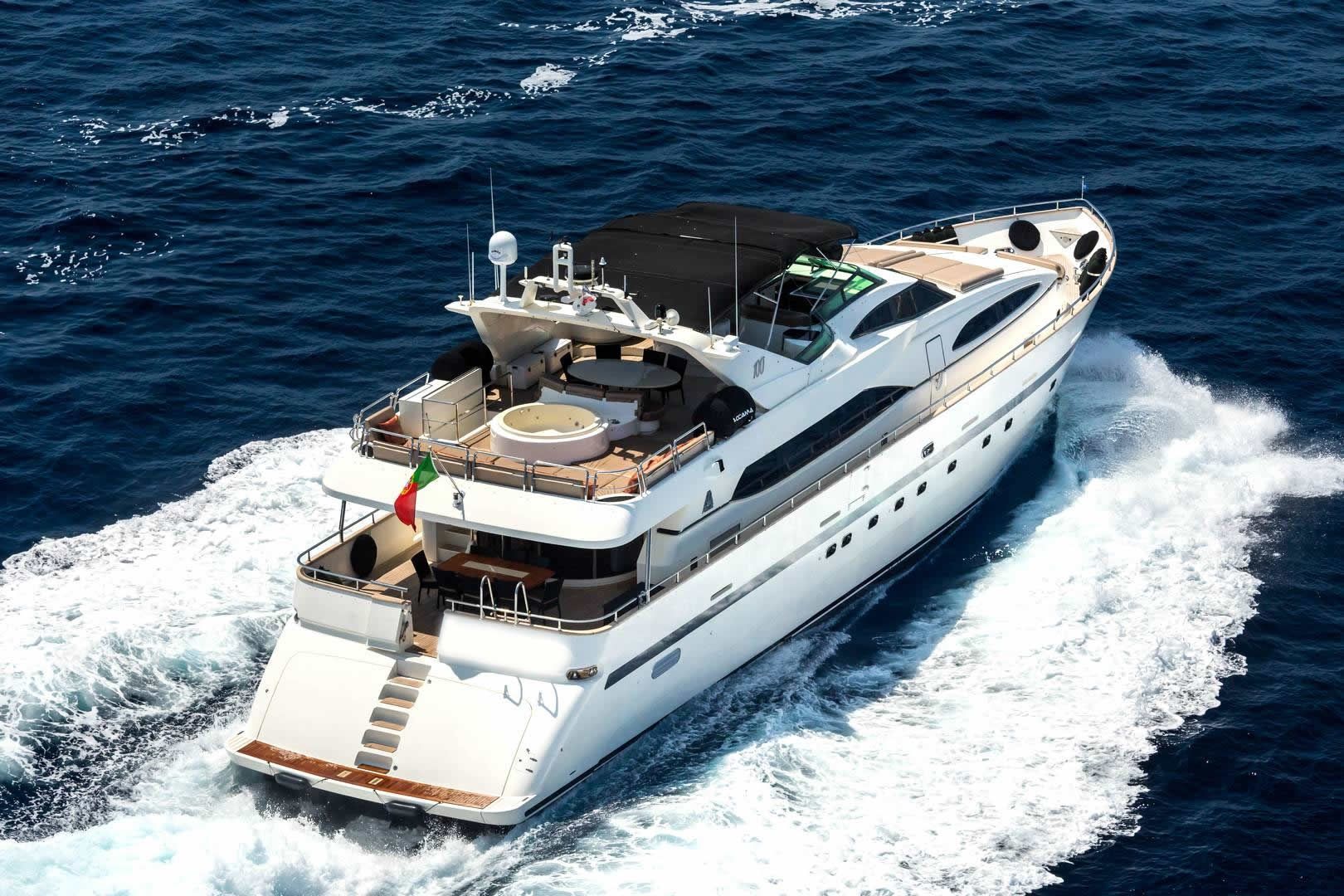 Location yachts AZIMUT 100