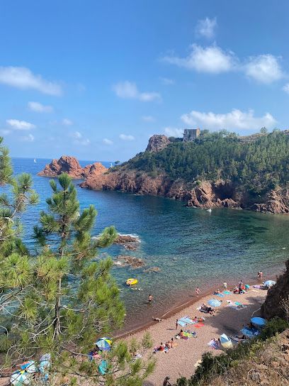 Rent a boat to admire the Maubois cove