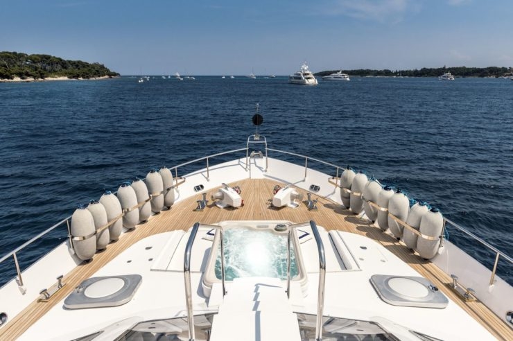 Yachts charter AS 40