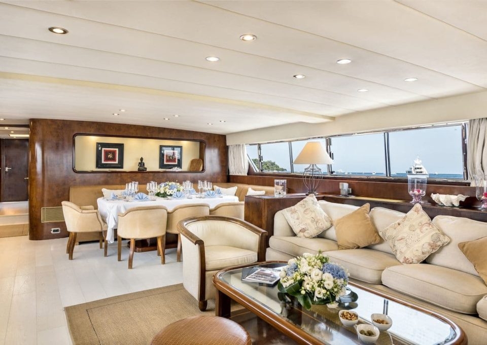 Yachts charter AS 40