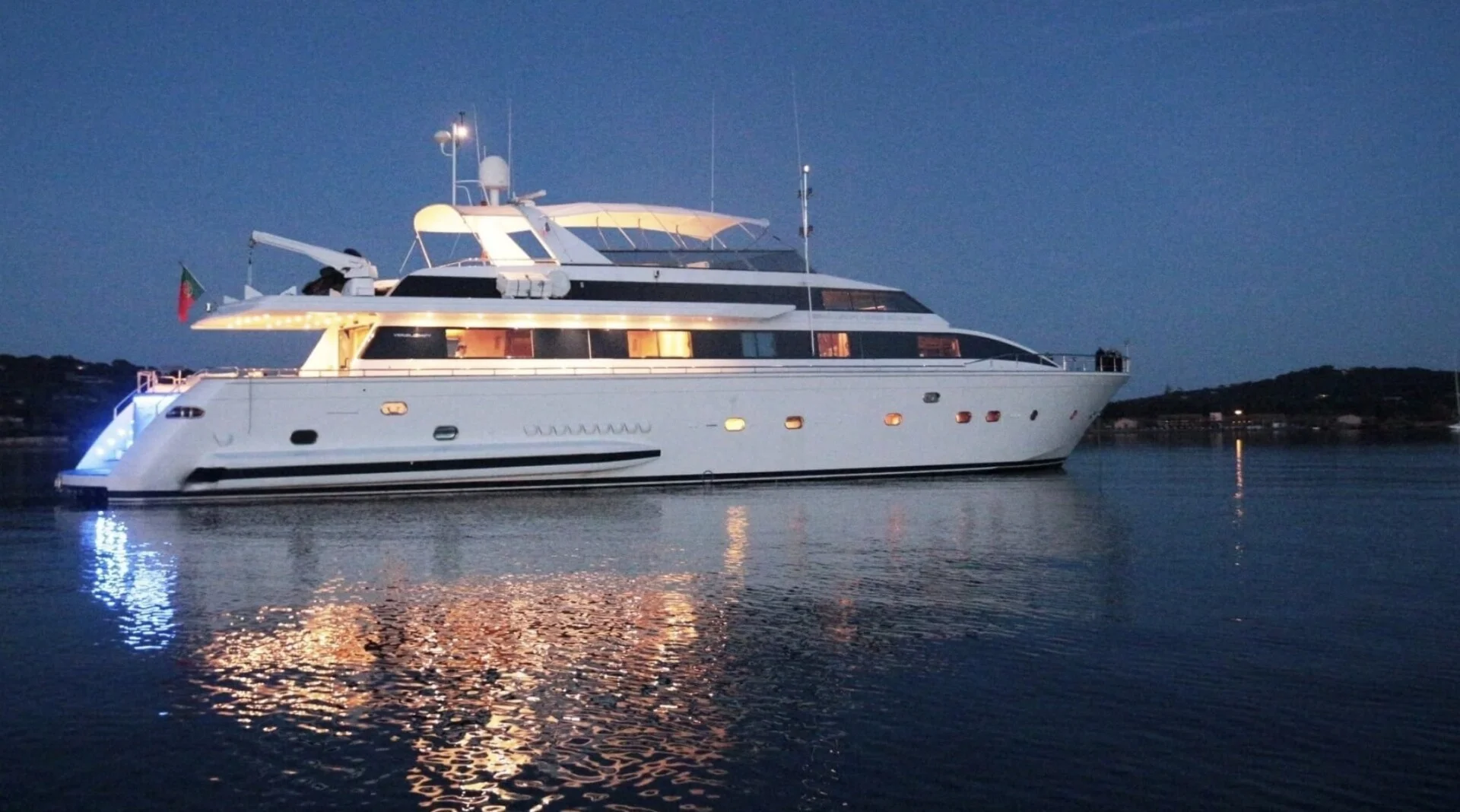 Yachts charter MC 36