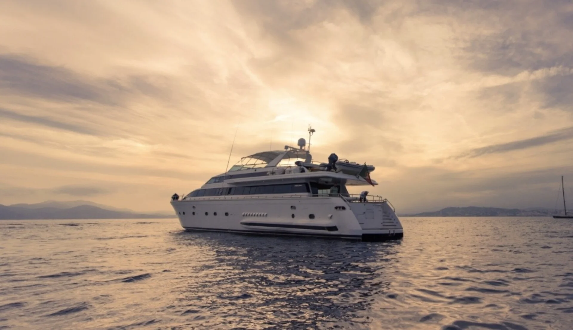 Yachts charter MC 36