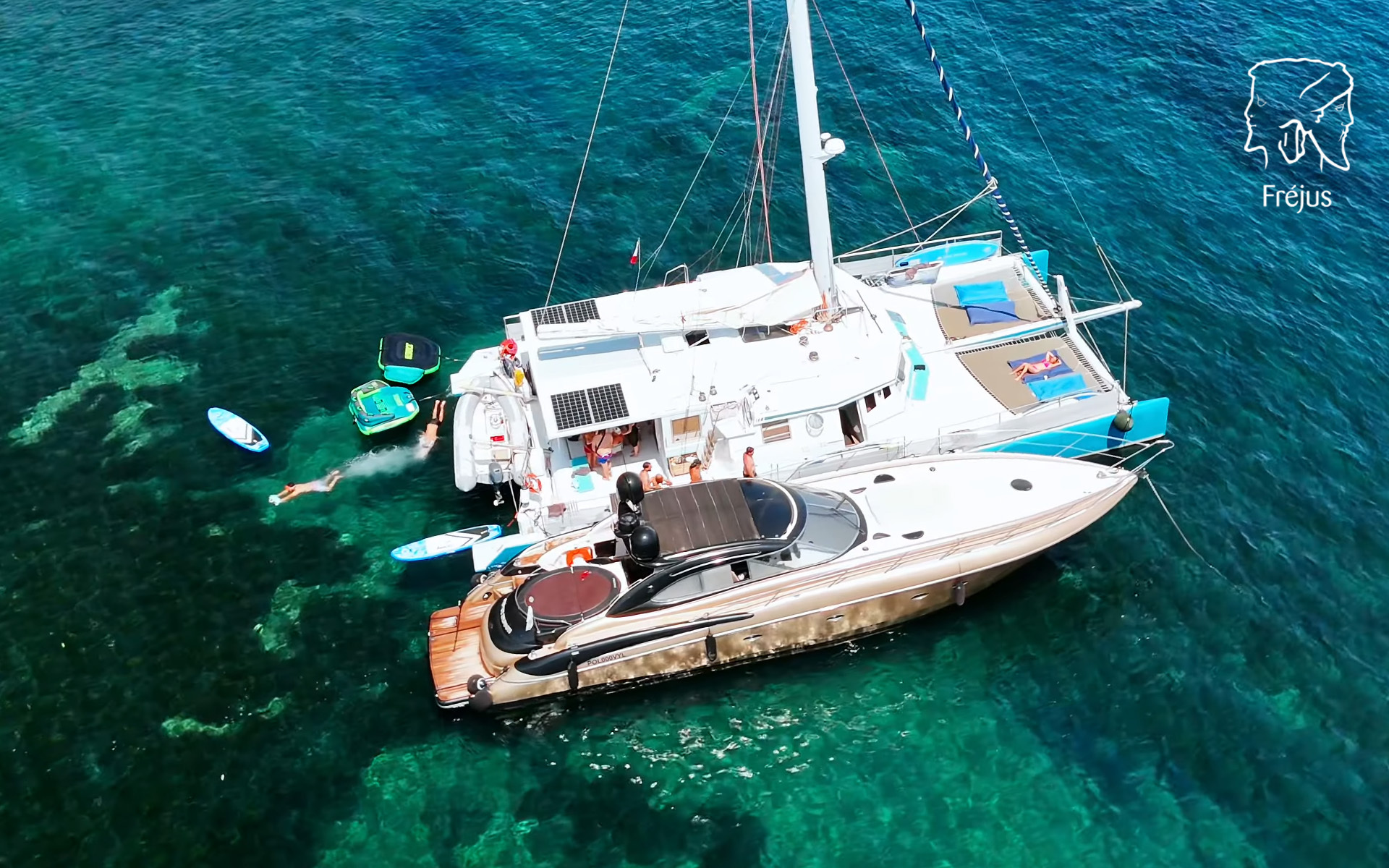 Services rental Croisière en mer sur un catamaran à Fréjus