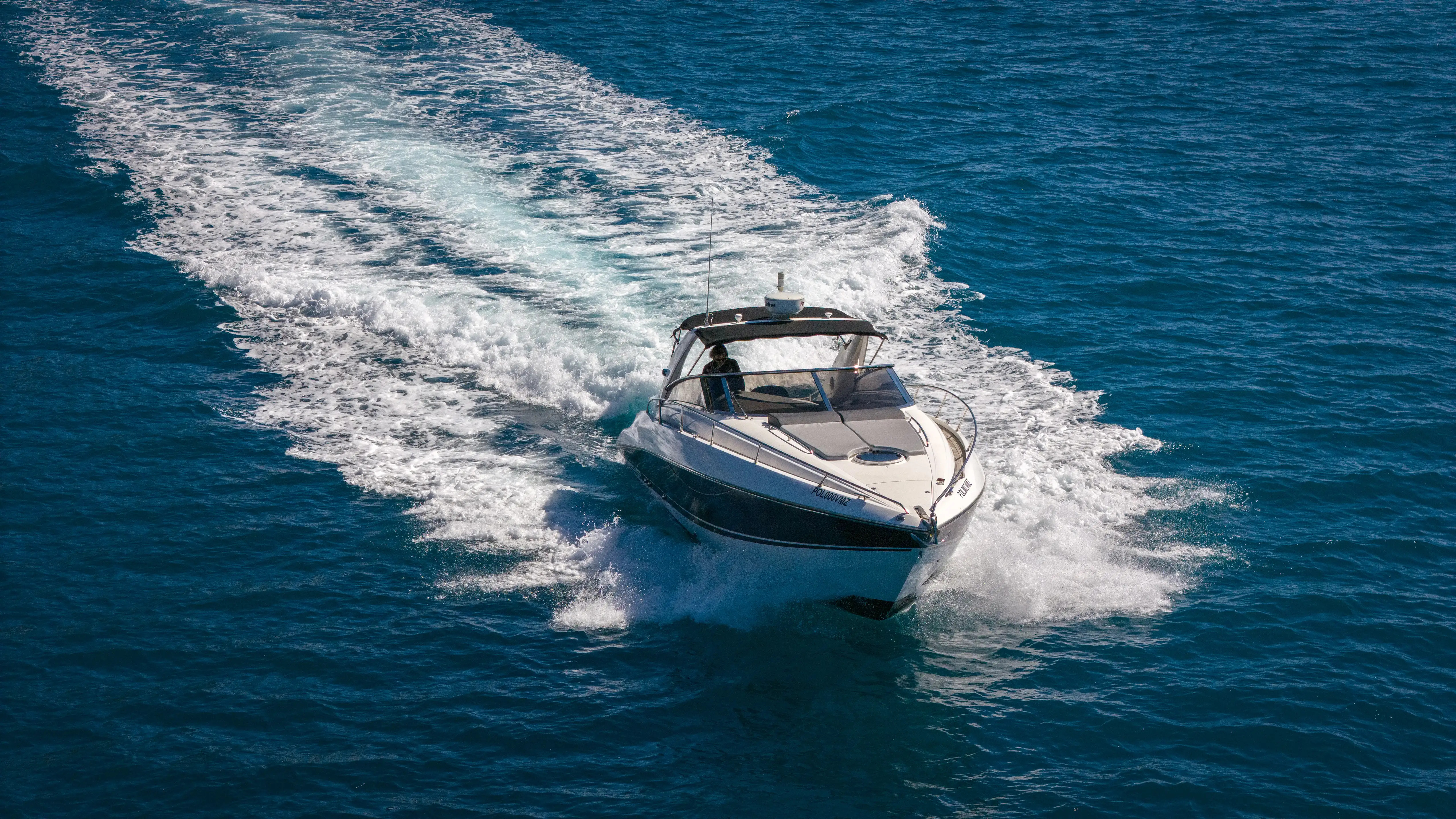 Location location SUNSEEKER SUPERHAWK 43