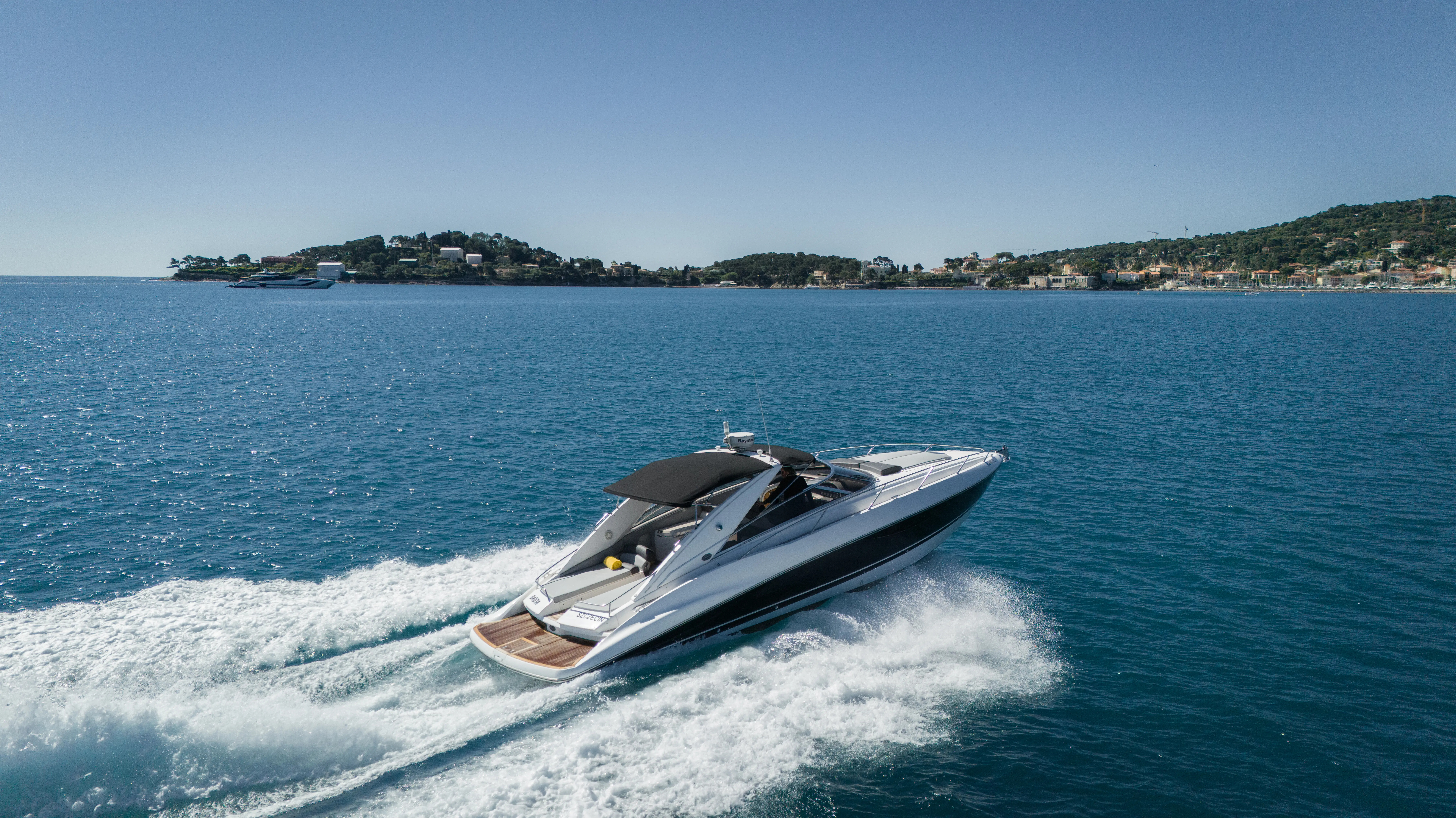 Location location SUNSEEKER SUPERHAWK 43