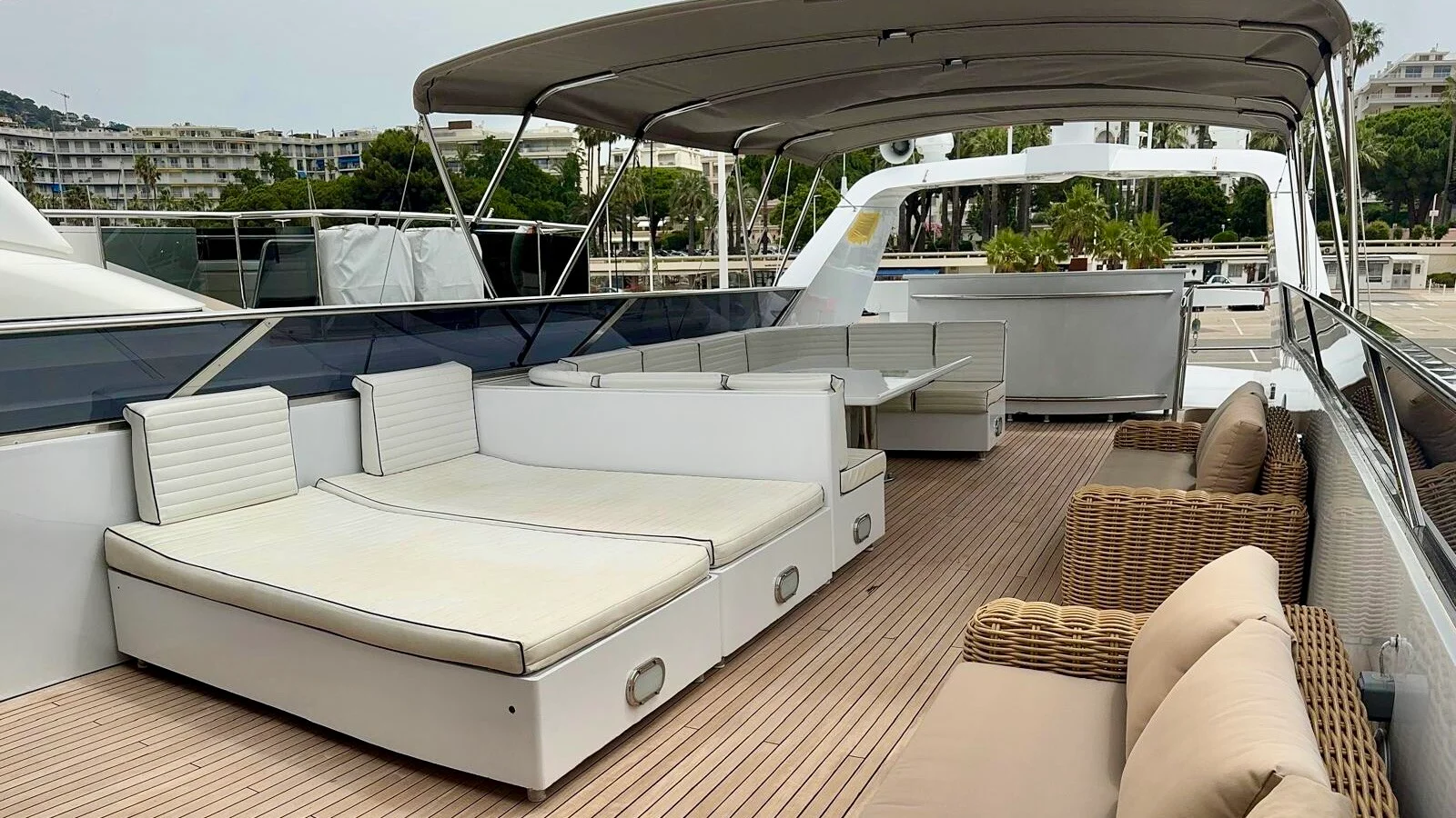 Yachts charter Technomarine 103