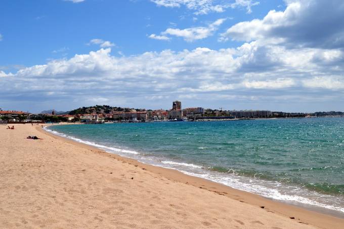 Quel bateau louer depuis la Plage du Pacha ?