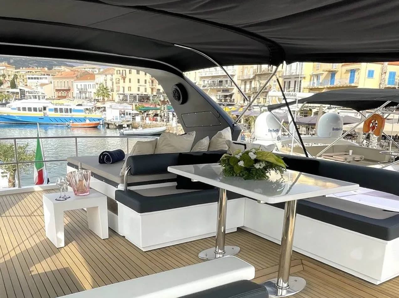 Yachtsselection rental SANLORENZO 70